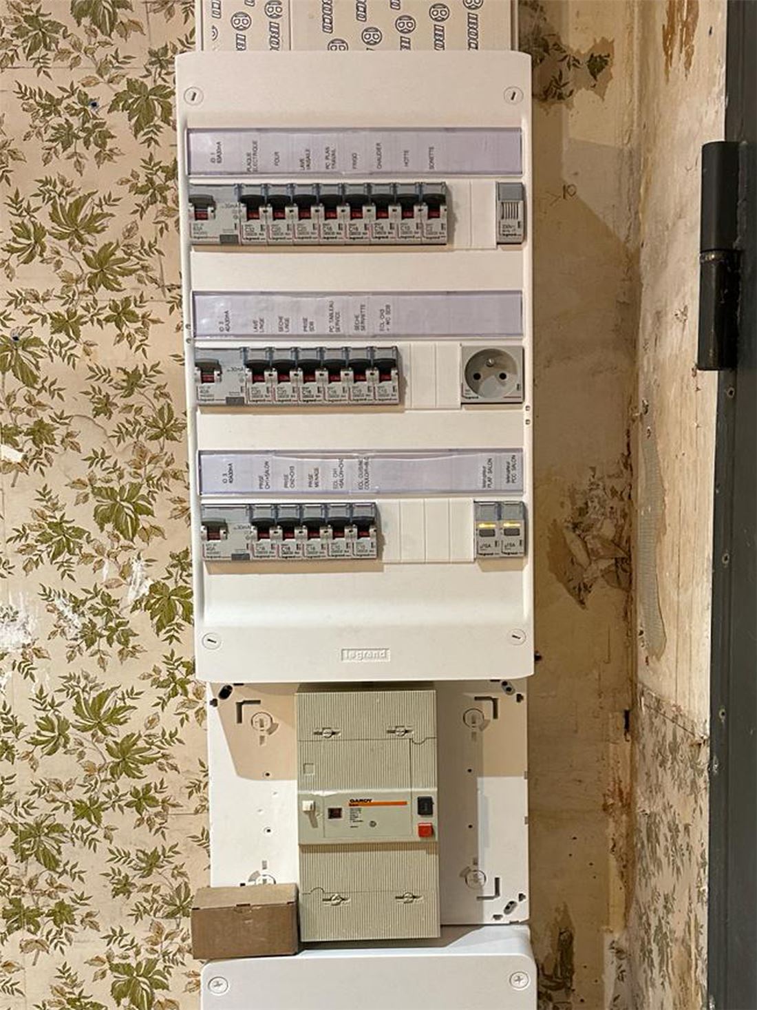 Mise aux normes NF C 15-100 d'un local commercial · Clichy